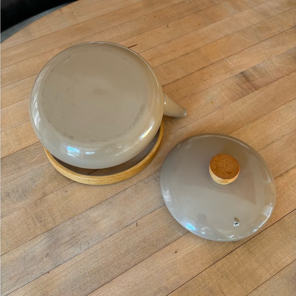 Vintage Enameled Kettle with Bentwood Handle - Picture 10 of 12